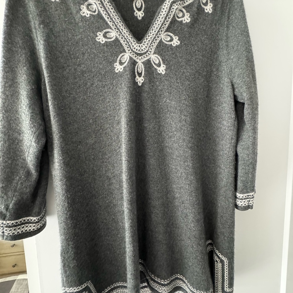 Tommy Bahama Gray Cashmere V-Neck Sweater with White Embroidered Trim